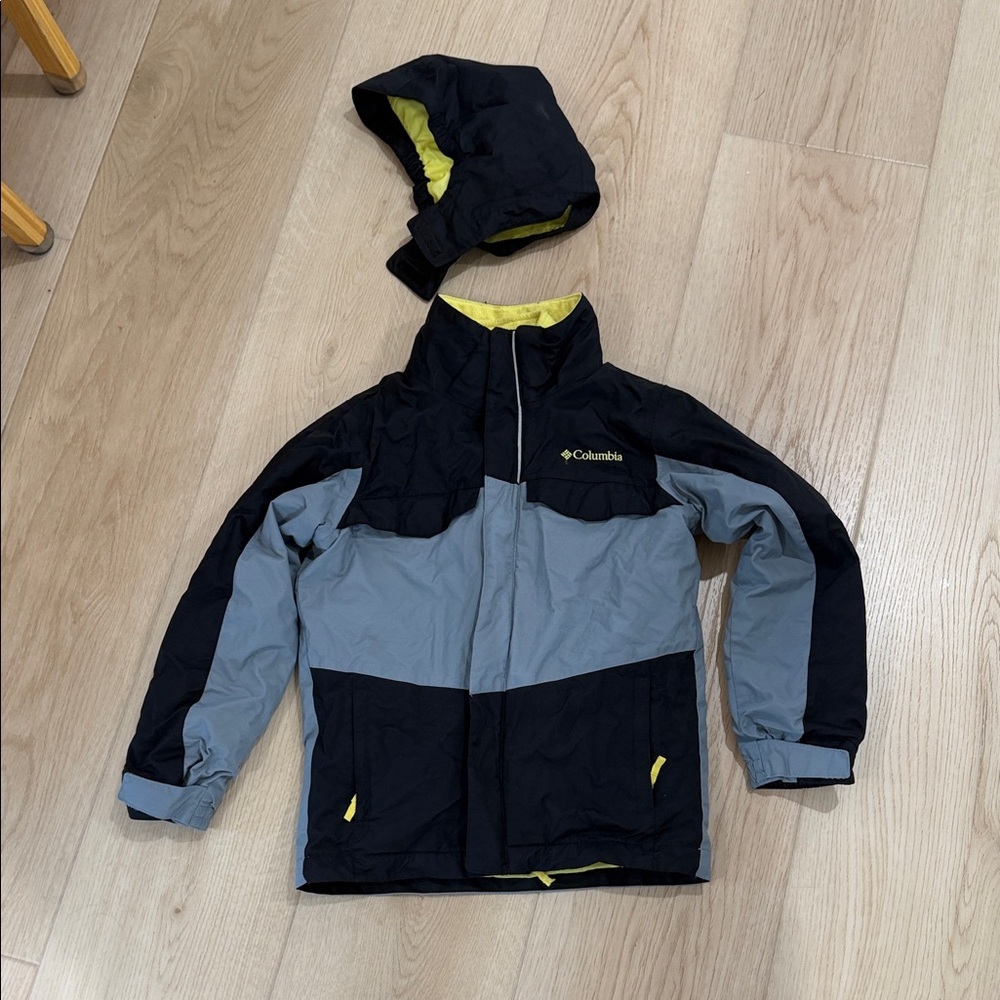 Columbia Kids Two-Tone Puffer Jacket in Black, Gray & Yellow Snow Snowboard Ski